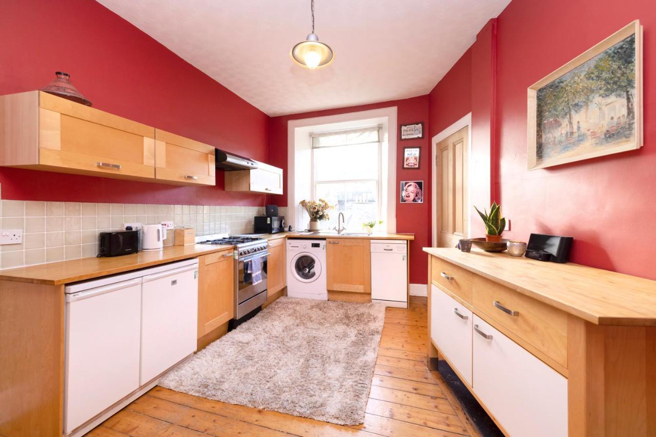 Joivy Old Town 1-Bed Apartment With Stunning Views Edinburgh Exterior photo