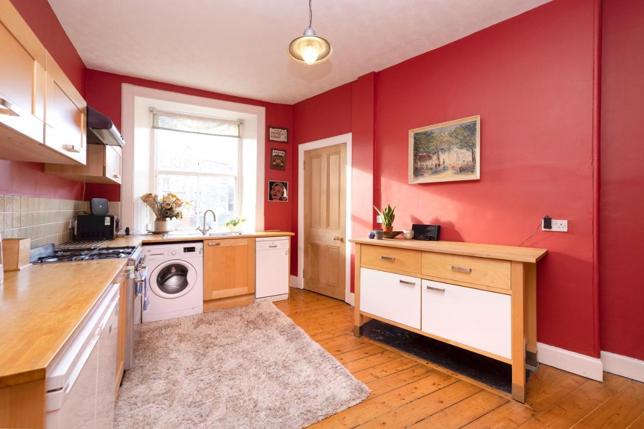 Joivy Old Town 1-Bed Apartment With Stunning Views Edinburgh Exterior photo