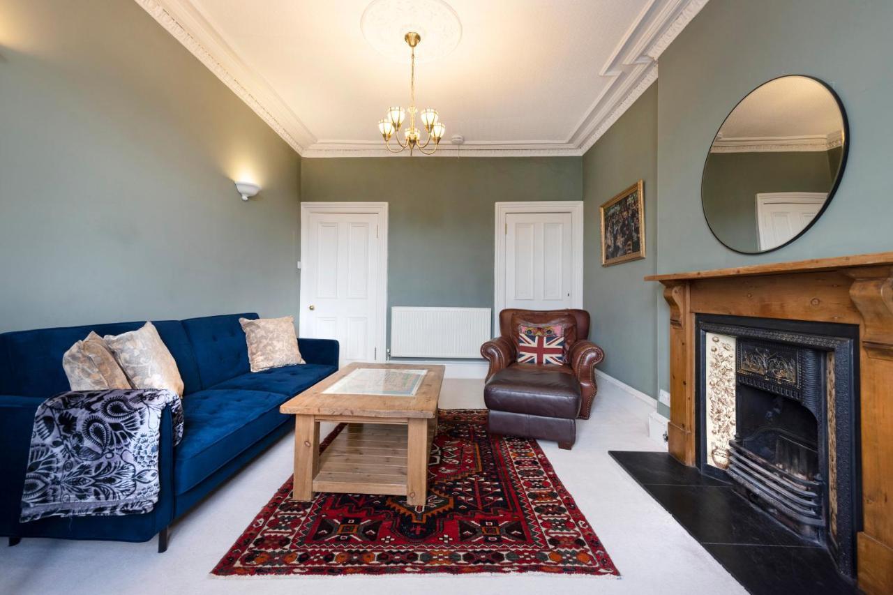 Joivy Old Town 1-Bed Apartment With Stunning Views Edinburgh Exterior photo