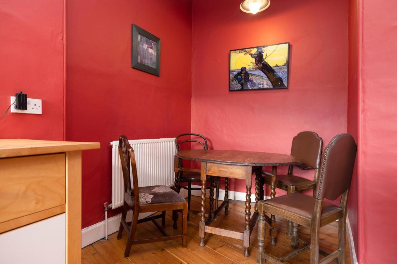 Joivy Old Town 1-Bed Apartment With Stunning Views Edinburgh Exterior photo